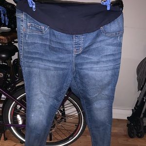 Maternity skinny jeans